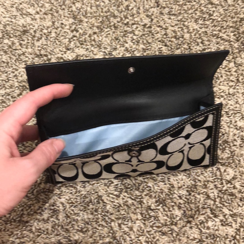 Used Coach wallet - Picture 3 of 3